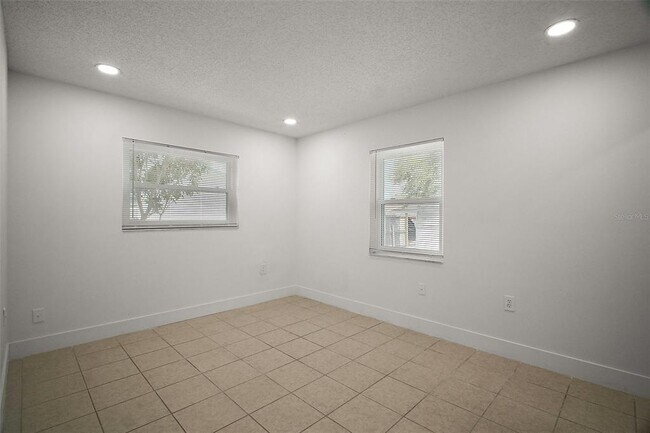 Building Photo - 14884 SW 35th Cir
