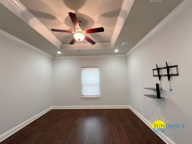 Building Photo - Stunning 4-Bedroom Home in Navarre, Just 3-Miles to Navarre Beach!