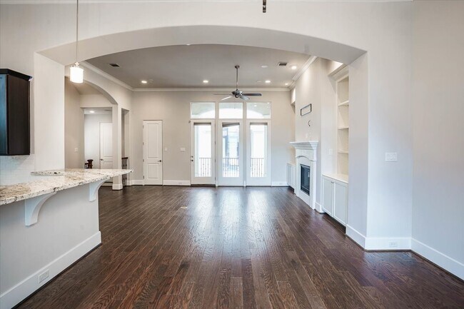 Building Photo - 5648 Larkin St