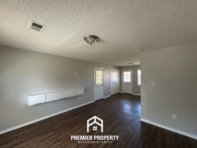 Building Photo - 6200 Somerset Cove