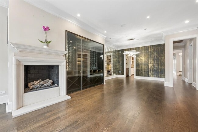 Building Photo - 458 W Deming Pl