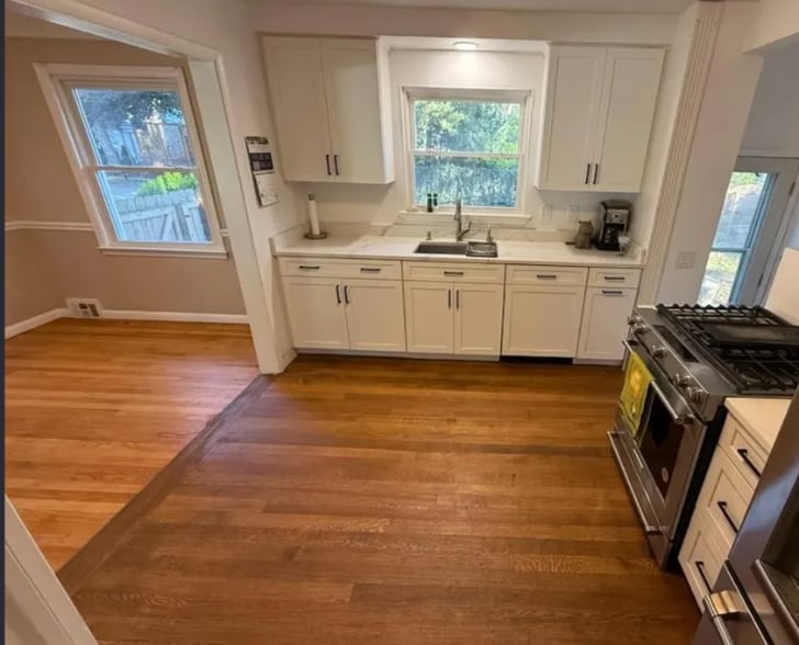 Building Photo - 2865 Central St