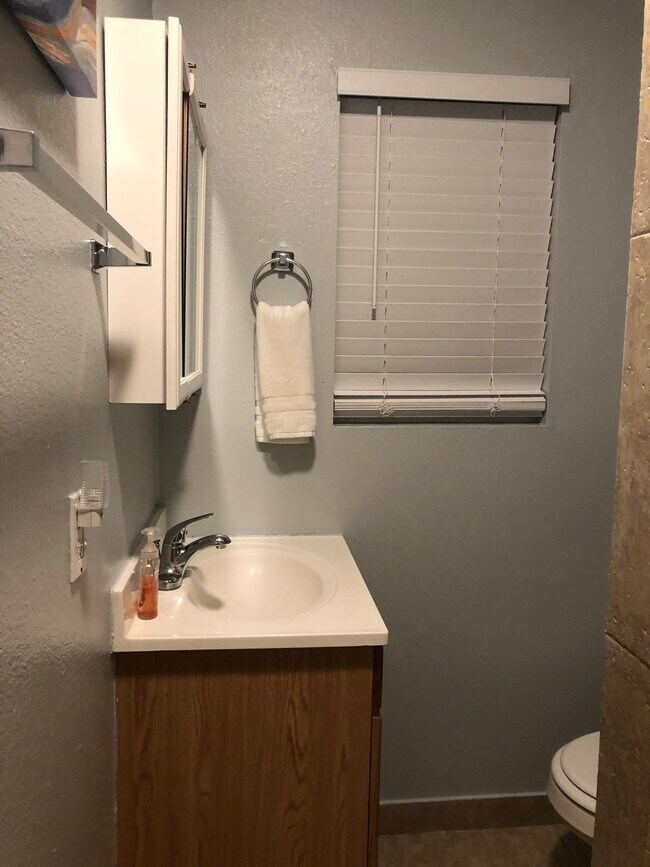 Building Photo - 14331 Cedarwood St