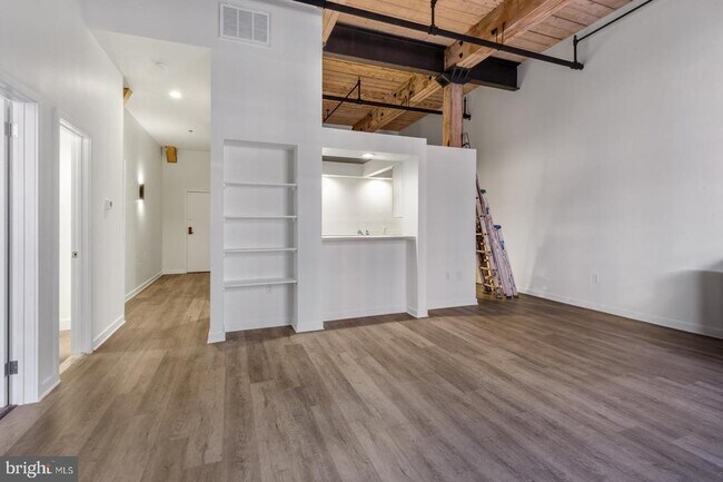 Building Photo - 303 Vine St