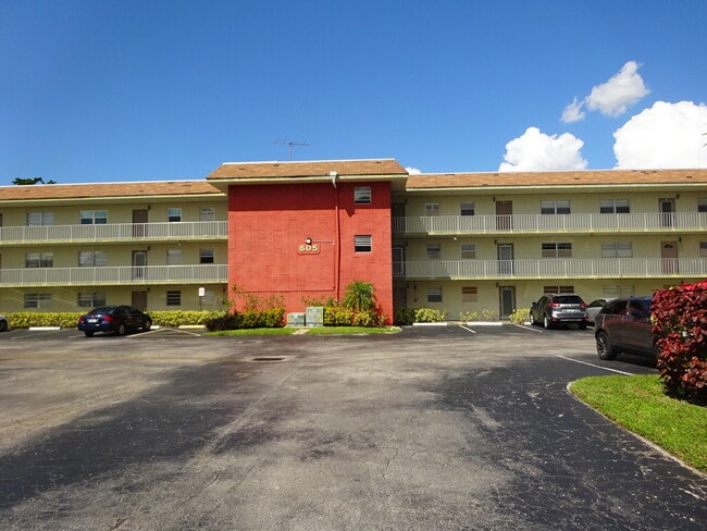 Building Photo - 605 S State Rd 7