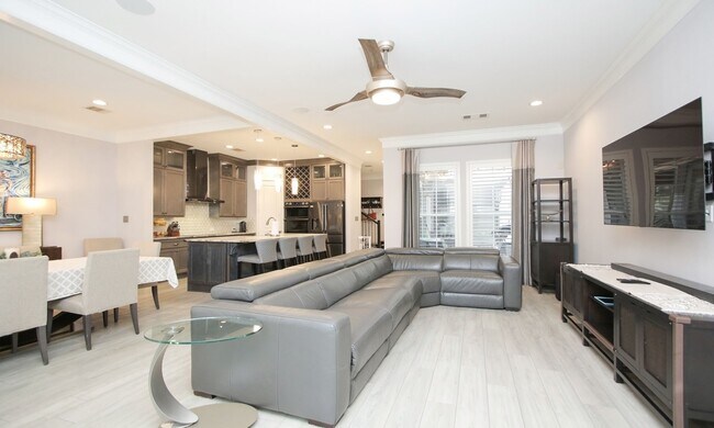 Building Photo - 15 E Breezy Way