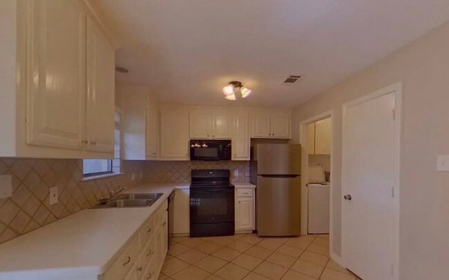 Building Photo - AVAILABLE NOW