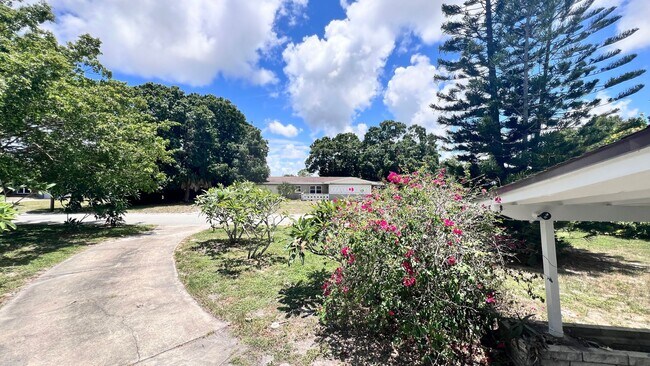 Building Photo - Lovely 3 Bedroom, 2 Bathroom Home in Melbo...