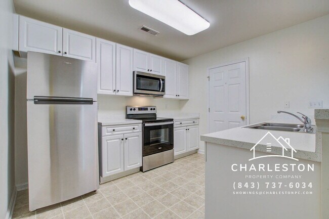 Building Photo - 2425 Scholar Ln