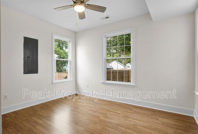 Building Photo - 2616 Redwood Ave