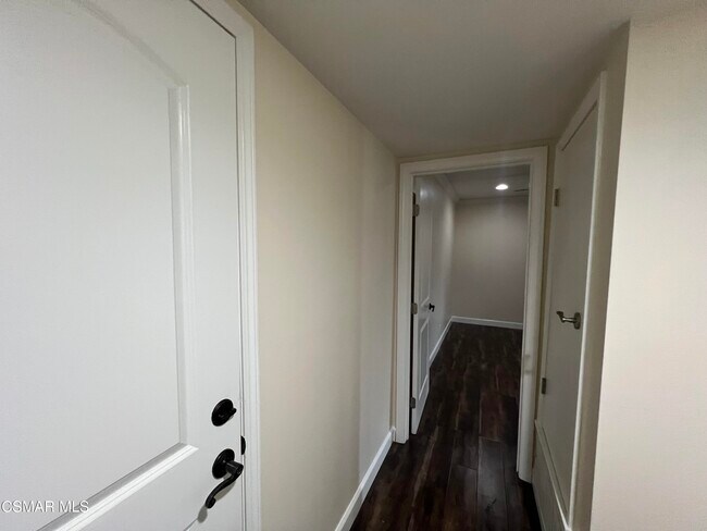 Building Photo - 334 W Avenida De Las Flores