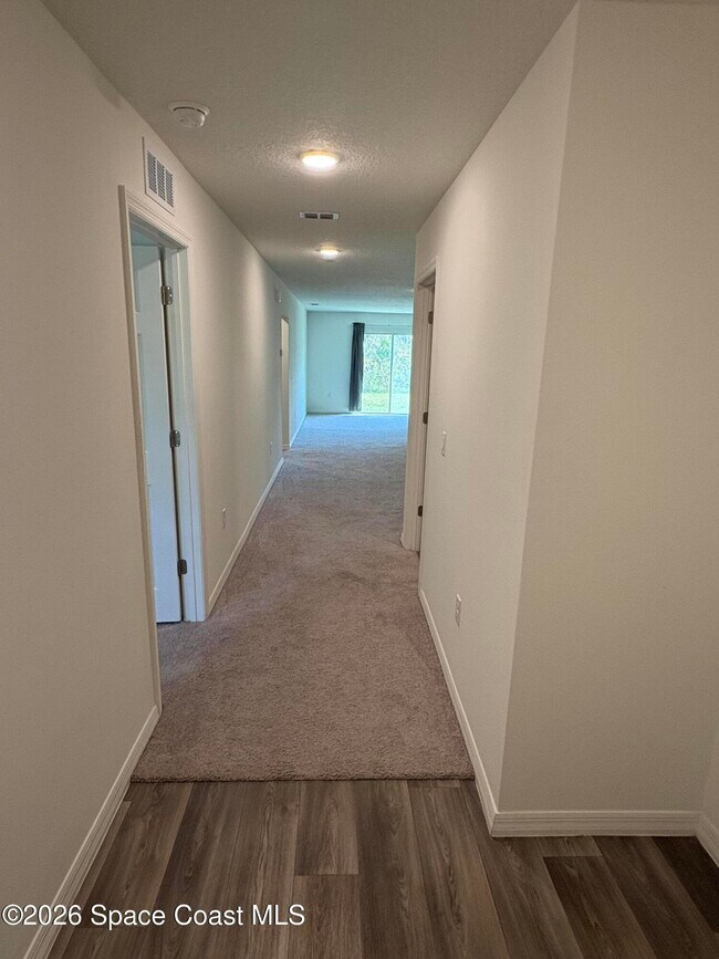 Building Photo - 212 Alminar Ave SE