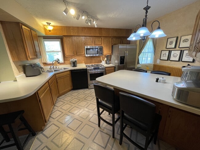 Building Photo - 1708 Howlett Ln