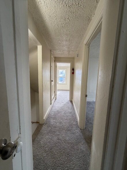 Building Photo - 617 E Chestnut St