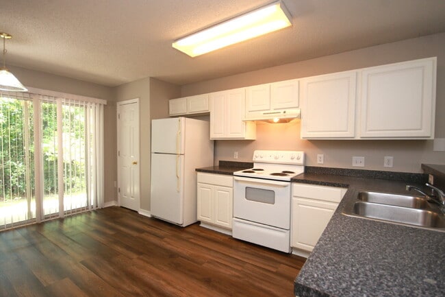 Building Photo - 3BR/2BA Southwest Pensacola Home with 1-Car Garage, Garden Tub Primary Suite & Convenient Access ...