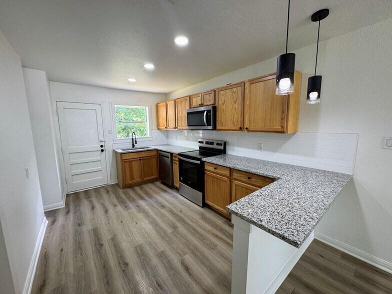 Building Photo - 2723-2725 Terrace Dr
