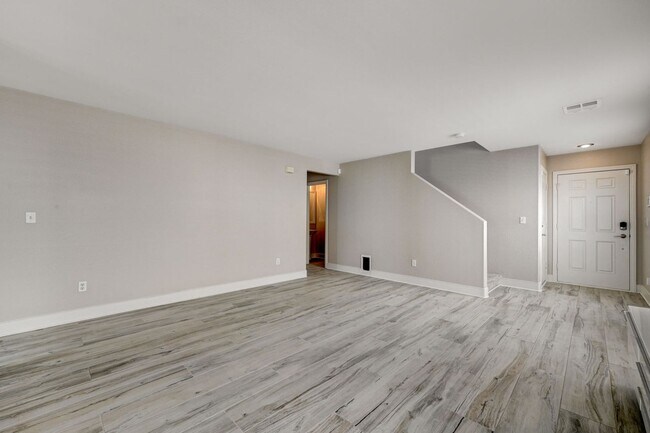 Building Photo - Stunning Southern Highlands Two Story