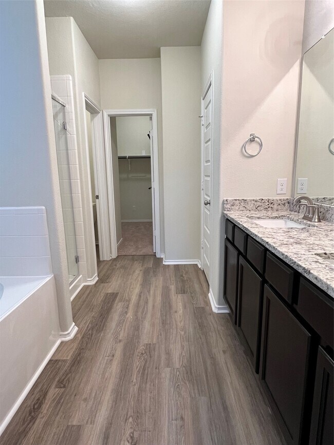 Building Photo - 40621 Guillemont Ln