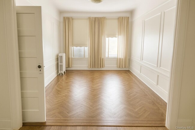 Building Photo - 47-18 39th Pl