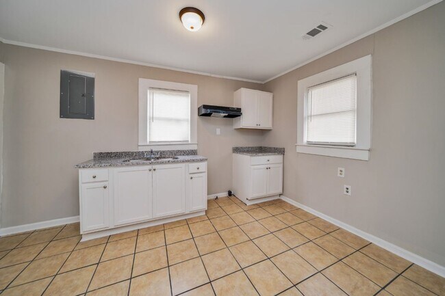 Building Photo - Your Dream Rental Awaits – Fully Renovated and Move-In Ready!