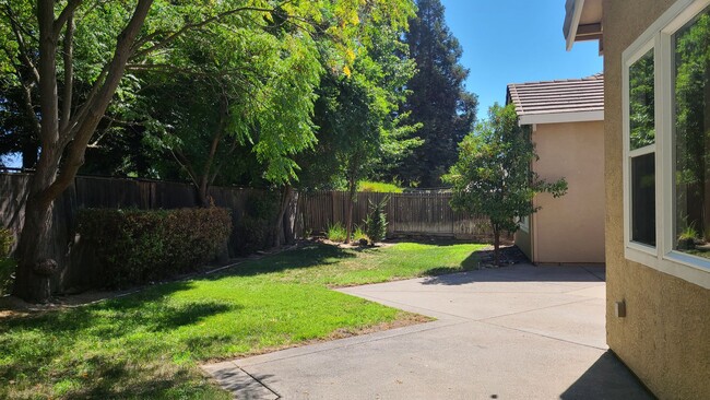 Building Photo - Single Story, Possible In-law or Great Hom...