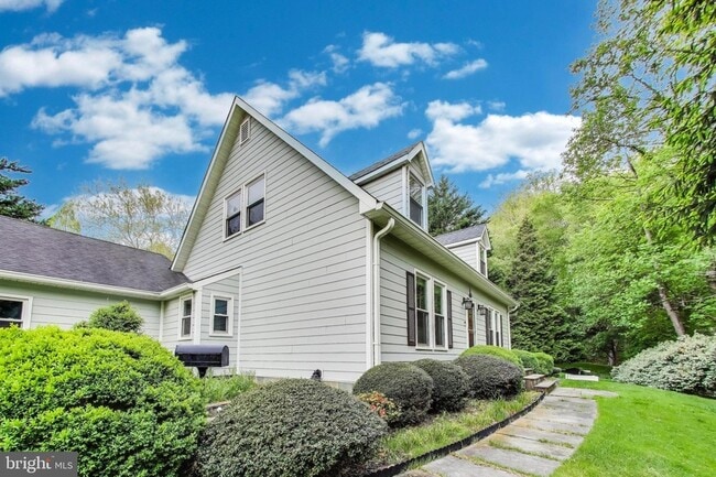 Building Photo - 7726 Seven Locks Rd