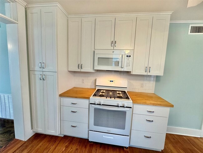 Building Photo - 2119 Avenue O 1/2