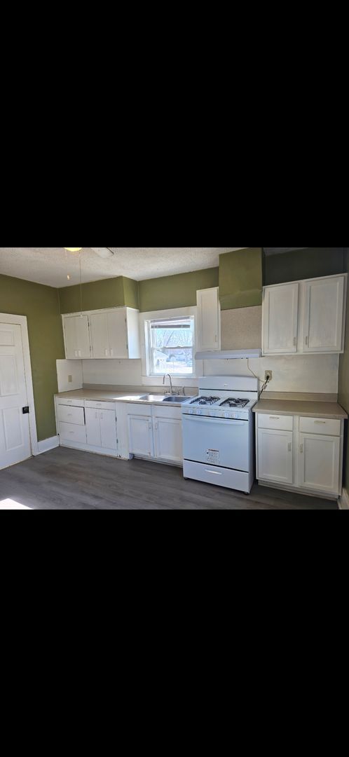 Building Photo - 204 N Fort Wayne Ave