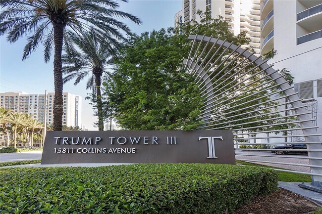 Building Photo - 15811 Collins Ave