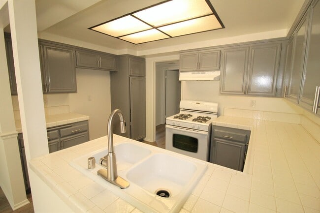 Building Photo - Updated La Ventana Condominium