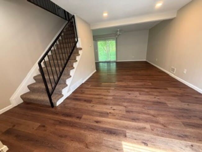 Building Photo - 309 Hawthorne Ct