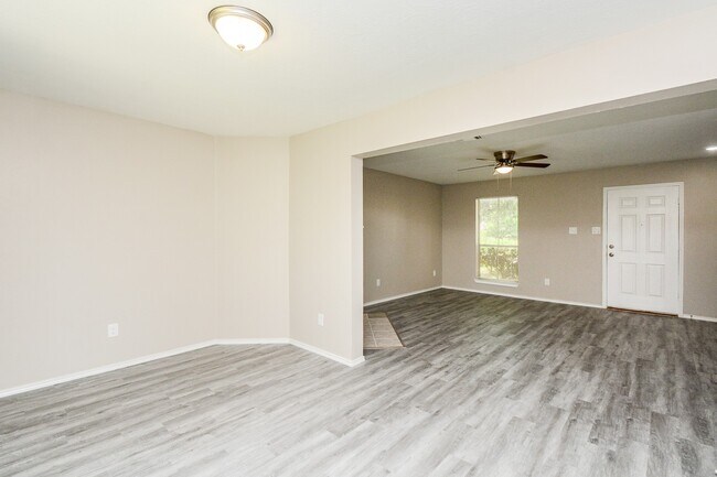 Building Photo - 8826 Pecan Pl Dr