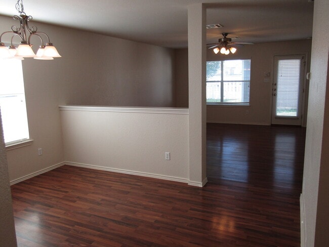 Building Photo - 408 N Cascades Ave