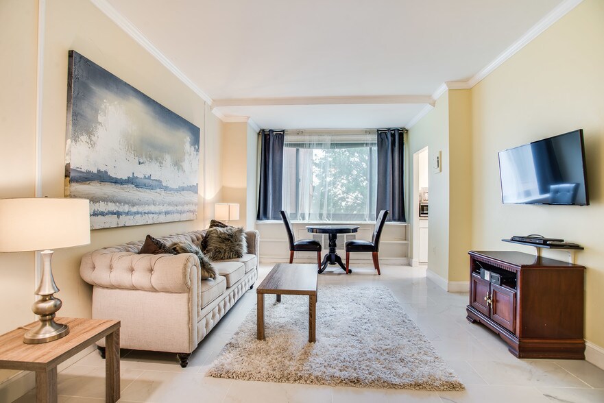 LIVING RM WINDOW - 1021 Arlington Blvd