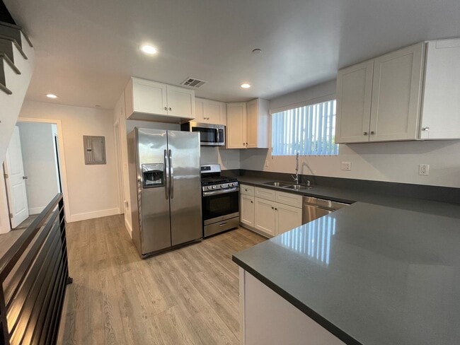 Building Photo - 2130