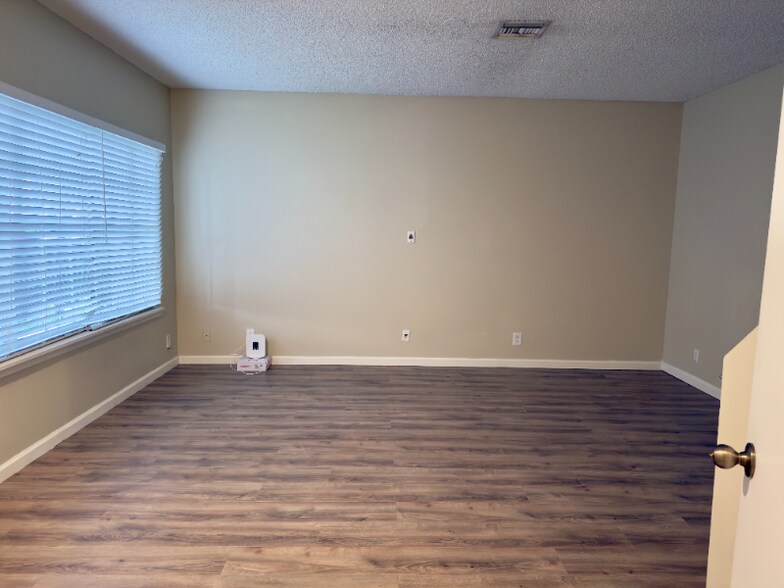 Building Photo - 6006 Plum Isle Way