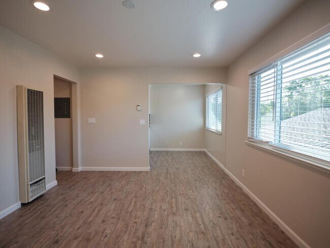 Building Photo - 1695 Whitwood Ln