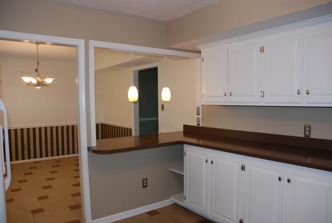 Building Photo - 3 Bedroom, 2.5 bath house in Newport News-Bernard Village