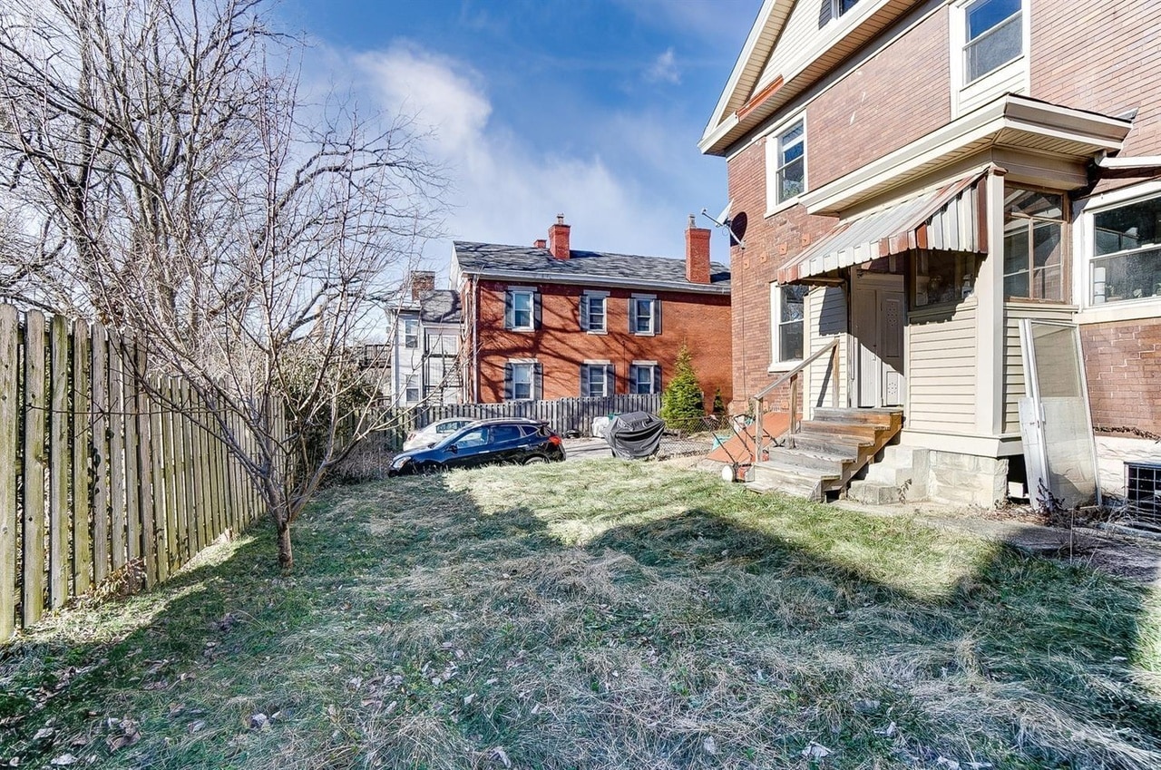 Building Photo - 985 Windsor St