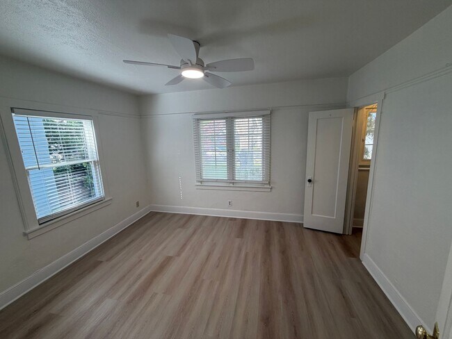 Building Photo - 2 Bedroom | 1 Bathroom | Single family home in Sacramento