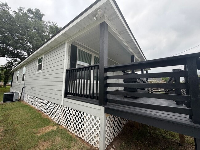 Building Photo - New Home! 4/2!