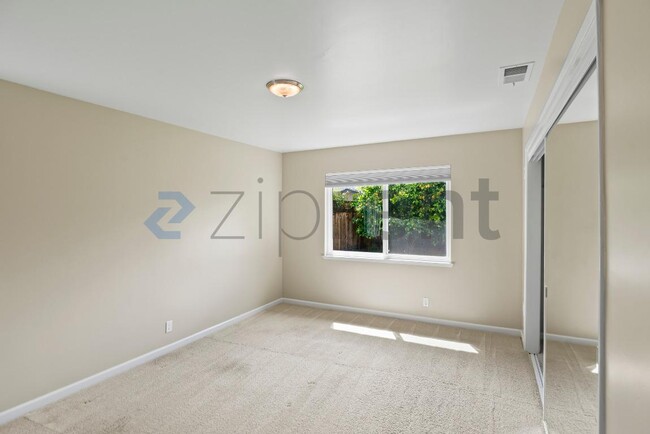 Building Photo - 1674 Noreen Dr