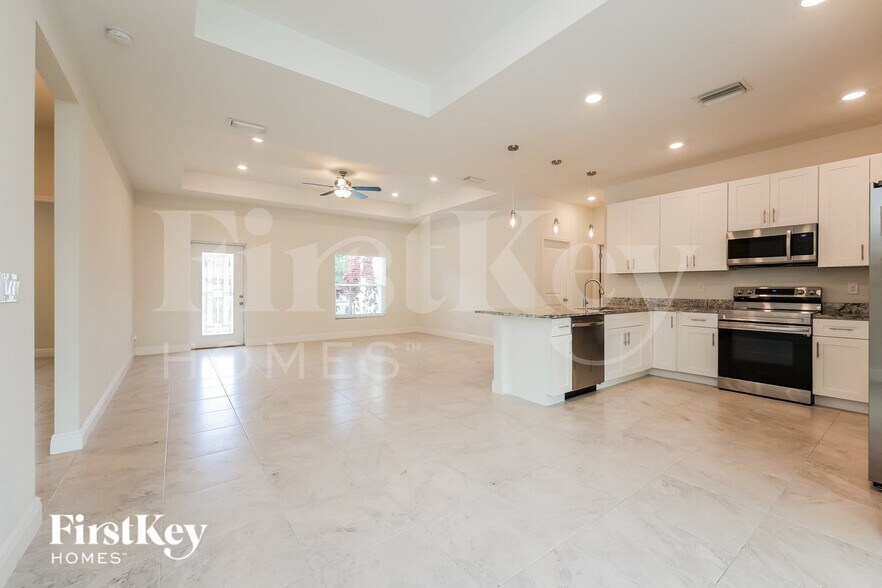 Building Photo - 4451 Sargon Ave