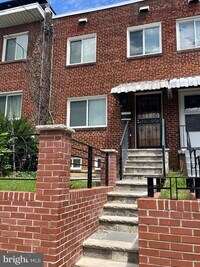 Building Photo - 1354 Adams St NE