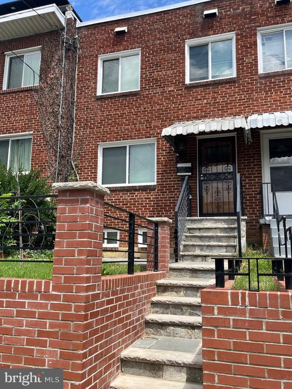 Primary Photo - 1354 Adams St NE