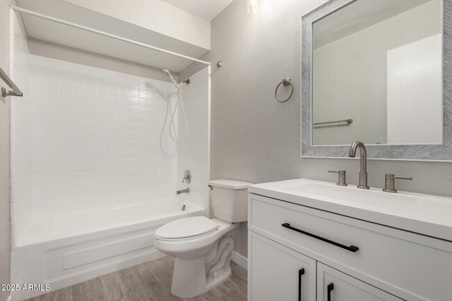 Building Photo - 4001 W Libby St