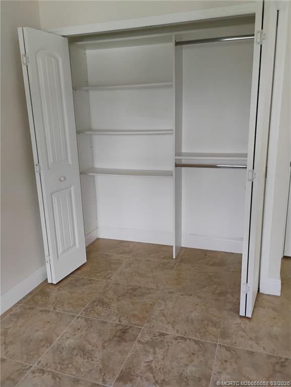 Building Photo - 6655 SE Morningside Dr