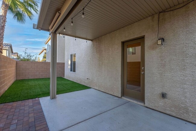 Building Photo - 10931 Sardinia Sands Dr