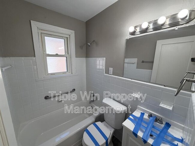 Building Photo - 3915 Itaska St