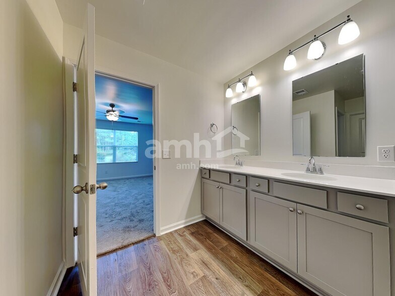 Building Photo - 118 Tobago Cir